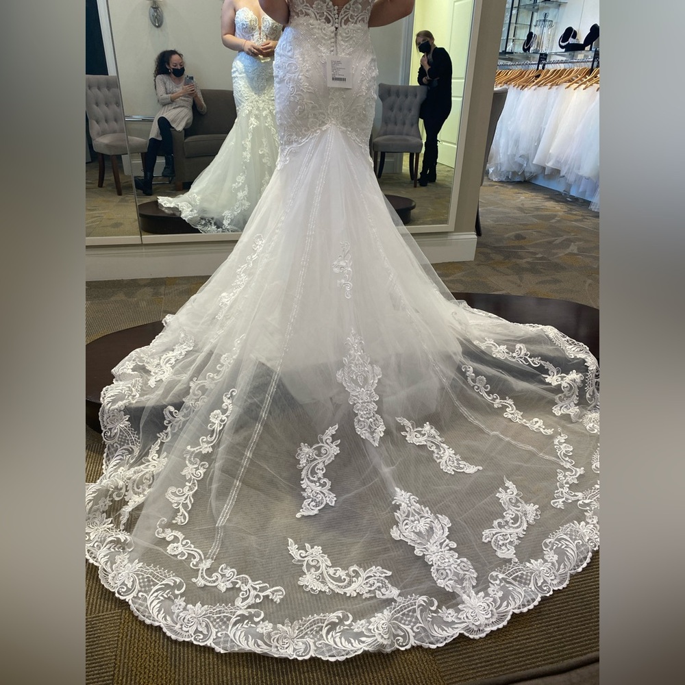 Wedding dress (never worn/altered) Essence of Australia D2819IV US size 8 ivory